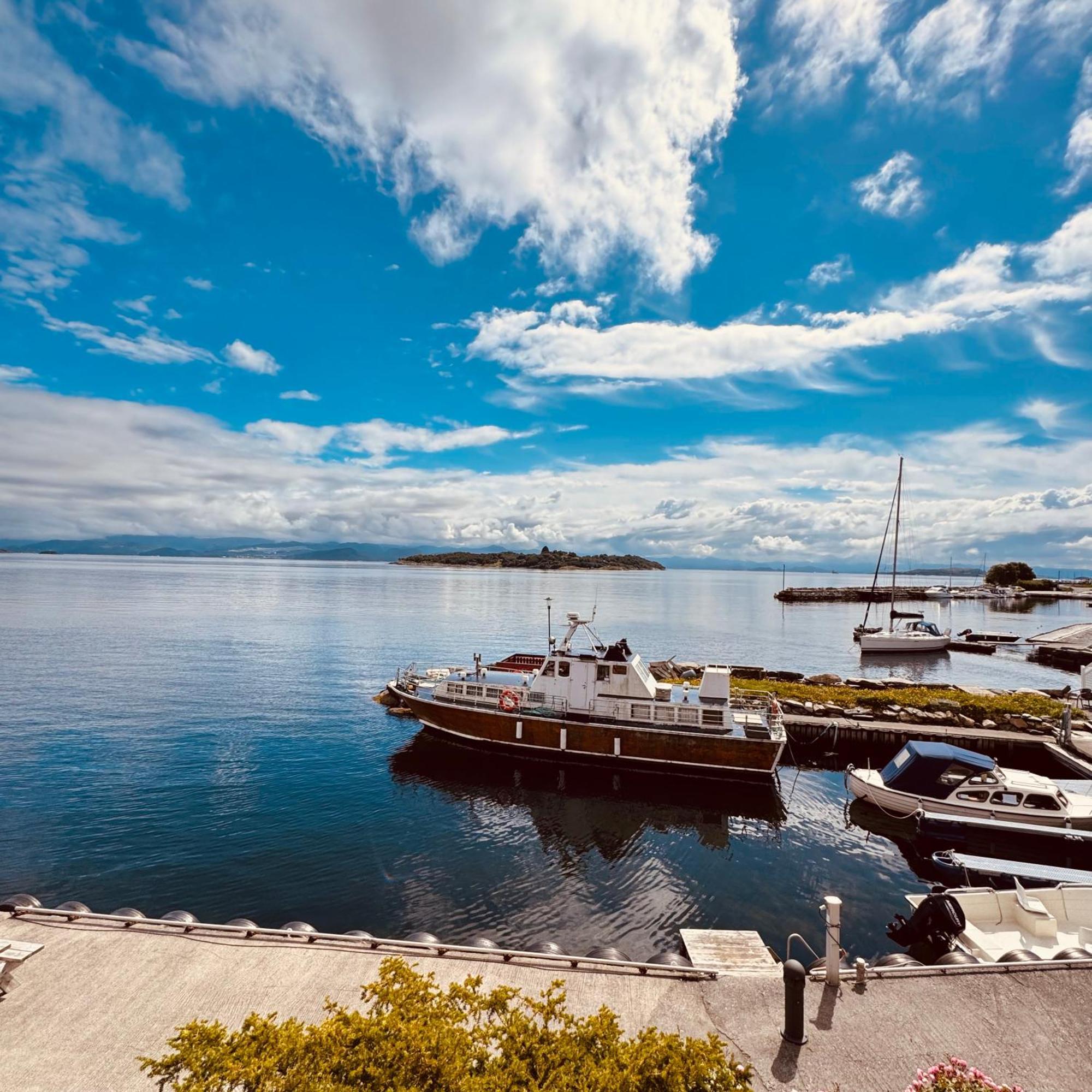 Sjoberg Hotell Og Ferie Leiligheter Østhusvik Dış mekan fotoğraf