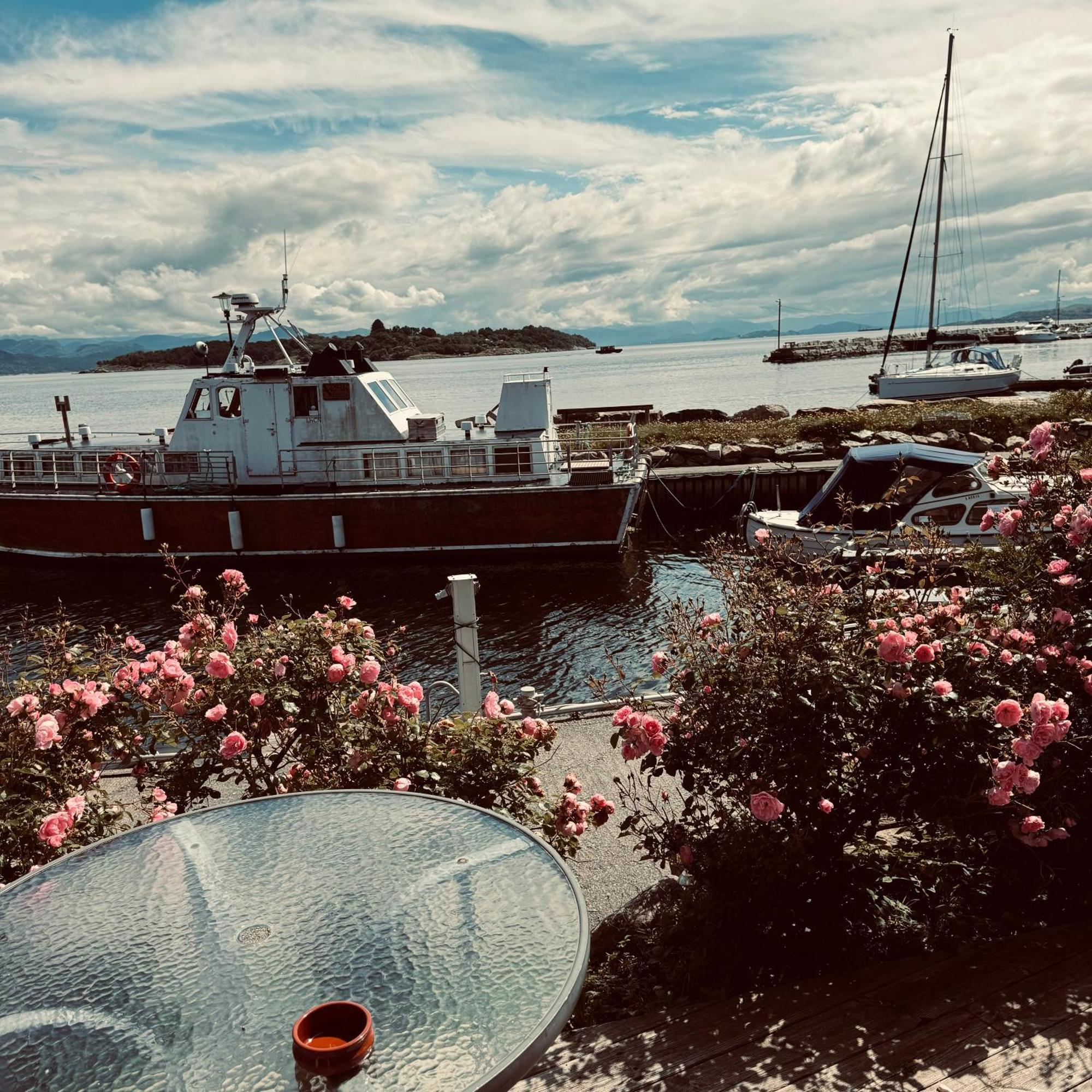 Sjoberg Hotell Og Ferie Leiligheter Østhusvik Dış mekan fotoğraf